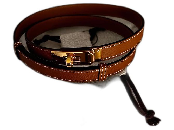 Hermès Cinto Kelly de couro dourado e grão dourado magnífico. Gold hardware