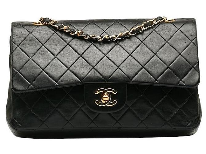 Chanel Mittelgroße klassische gefütterte Überschlagtasche Leder  ref.1283032