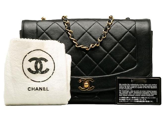 Chanel Bolsa transversal com aba Diana Couro  ref.1283045