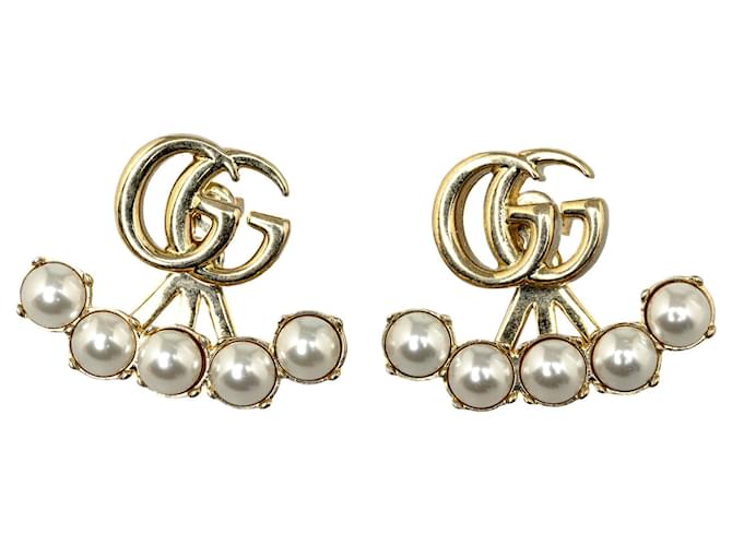Boucles d'oreilles pendantes G doublées de fausses perles dorées Gucci Métal  ref.1283596
