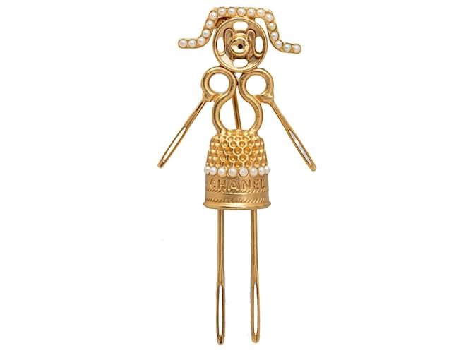 Gold Chanel Sewing Lady Brooch Golden Yellow gold  ref.1283668