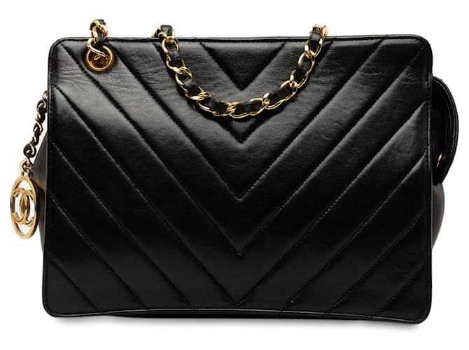 Black Chanel Chevron Lambskin Shoulder Bag Leather  ref.1283755