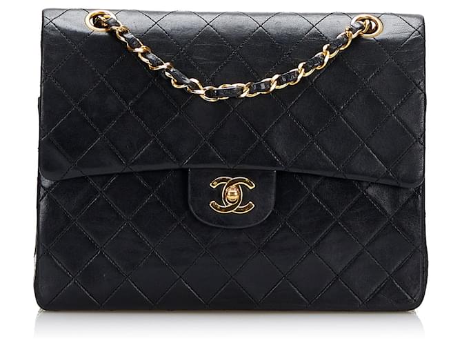 Kleine, klassische, mit Lammleder gefütterte Umhängetasche von Chanel in Schwarz  ref.1283765