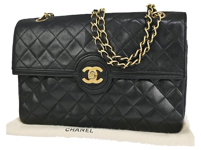 Timeless Chanel Matelassé 25 Cadena de hombro Negro Cuero  ref.1284306
