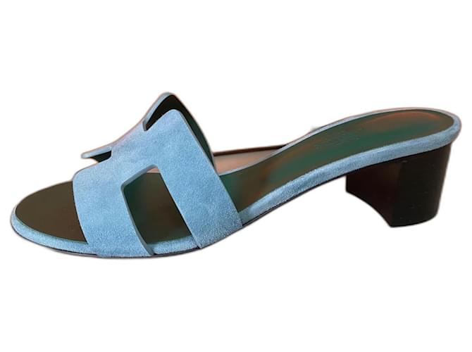 Hermès Sandali Hermes Oasis con tacco emblematici della Maison in capretto scamosciato, bordo a taglio vivo Verde Blu chiaro Pelle  ref.1284554