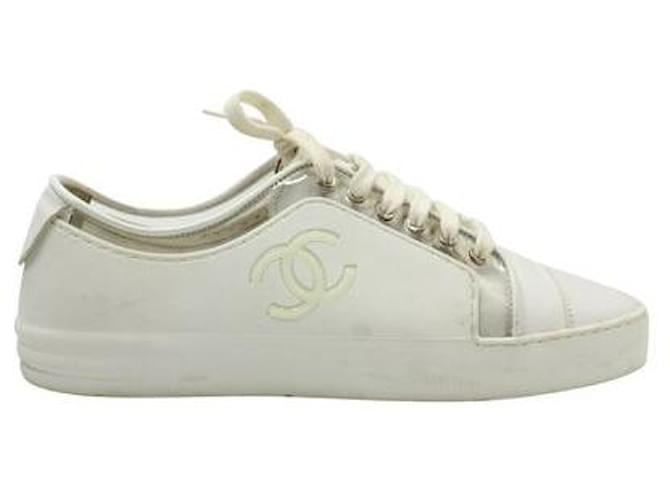 Chanel Baskets basses CC blanches Cuir  ref.1285003