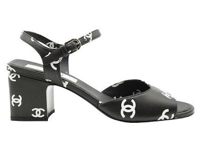 Chanel Sandálias CC em pele de cordeiro estampada preta preta Preto  ref.1286040