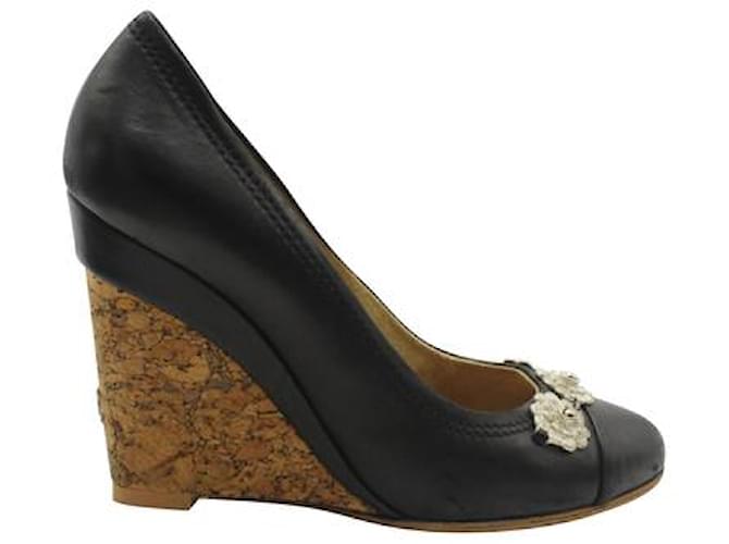 Chanel Zapatos de tacón con cuña y puntera negra Negro Cuero  ref.1286312