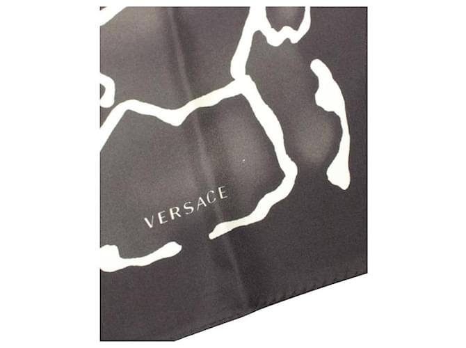 Versace Foulard carré imprimé noir et blanc Soie  ref.1287532