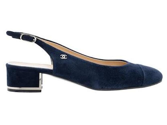 Zapatos de tacón con tira trasera de ante con logo Cc entrelazado de Chanel Azul marino Suecia  ref.1288181