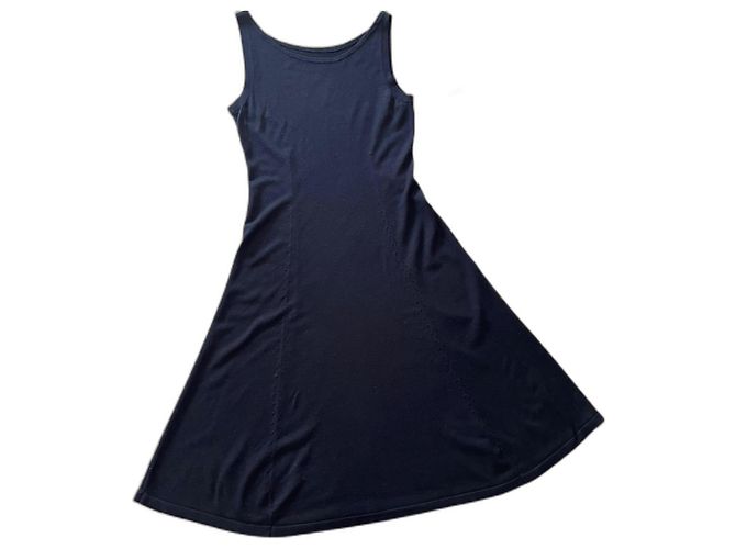 Schwarzes ärmelloses Kleid mit Bootsausschnitt aus Strick von Adolfo Dominguez Größe 34-36.
