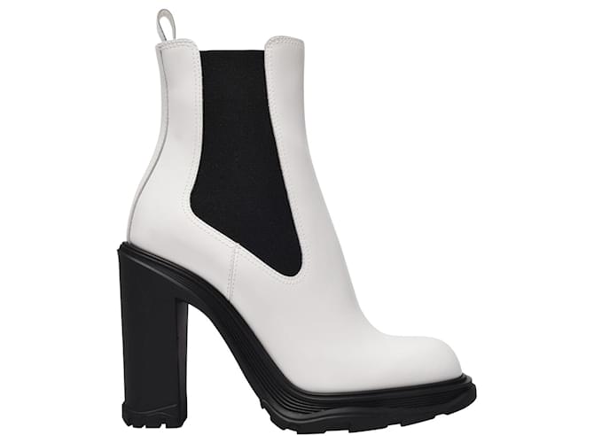 Alexander Mcqueen black leather boots White  ref.1290929