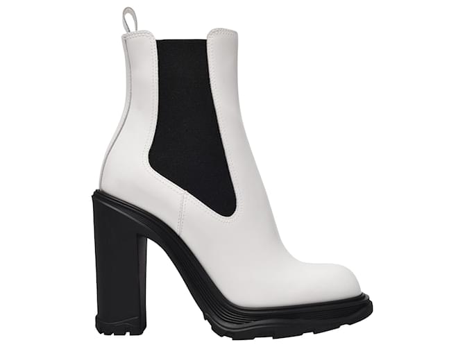 Alexander Mcqueen black leather boots White  ref.1290979