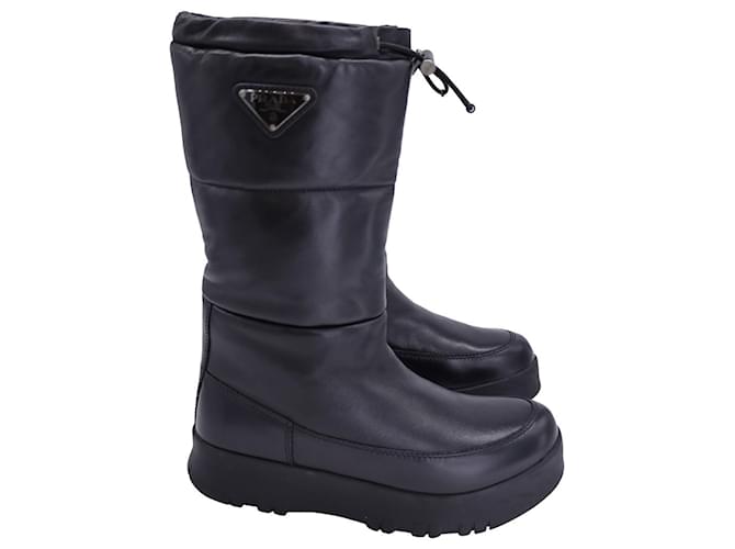 Prada Gepolsterte Moon Boots aus schwarzem Kalbsleder Kalbähnliches Kalb  ref.1291858