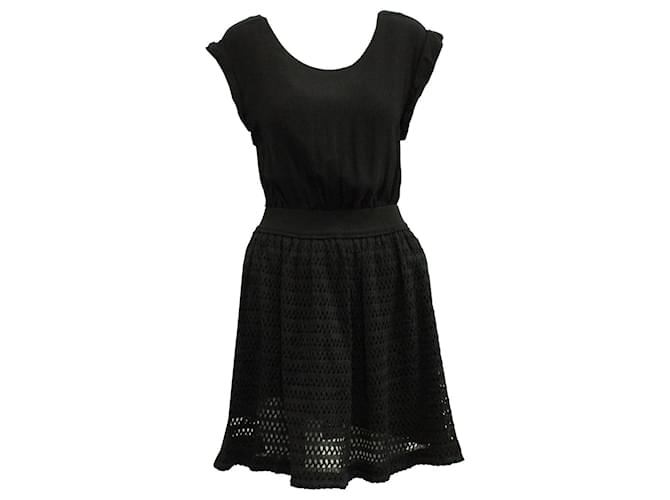 Sandro Paris-Kleid mit Netzrock aus schwarzer Polyester-Viskose.  ref.1292045