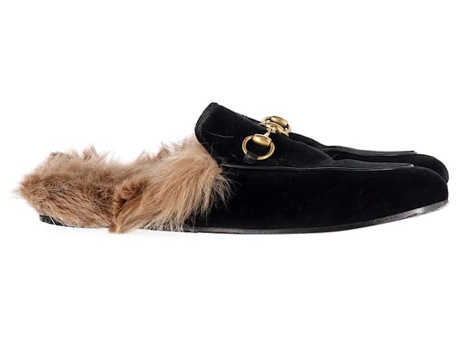 Pantofole foderate in shearling con dettaglio morsetto Gucci Princetown in velluto nero  ref.1292053