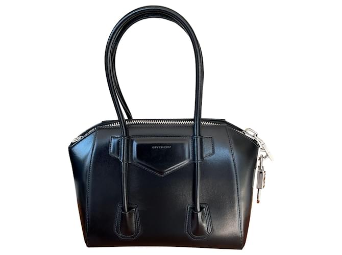 Givenchy Antigona Mini Bag aus schwarzem Kalbsleder  Kalbähnliches Kalb  ref.1292139