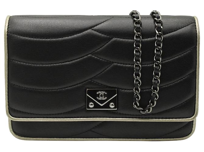 Timeless Chanel Pagoda Flap Square Mini Bag in Black and White Scallop Quilted Leather  ref.1292140