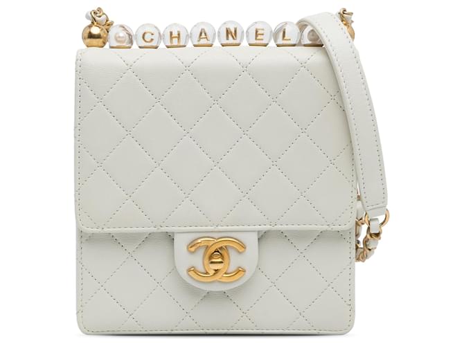 Bolsa Chanel branca pequena chique com aba de pérolas Branco Couro  ref.1293093