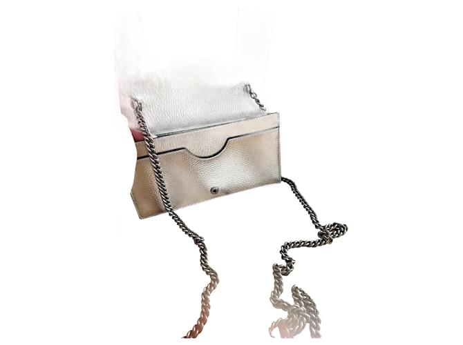 Gucci GG Marmont Mini-Kettentasche aus metallisch-silbernem Leder  ref.1293706