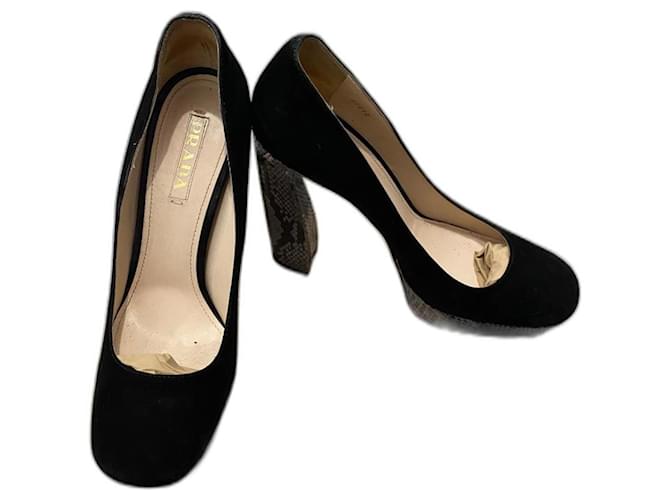 Prada Zapatos de tacón Negro Cueros exoticos Gamuza  ref.1294132