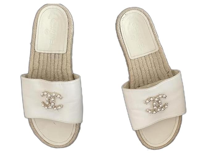 sandalias de Chanel Blanco Cuero  ref.1294136