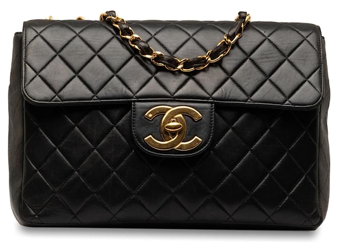 Bolsa de ombro com aba única Chanel Jumbo XL preta clássica em pele de cordeiro Preto Couro  ref.1294178
