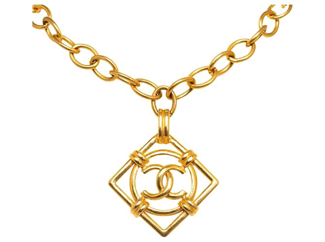 Chanel Gold CC Anhänger Halskette Golden Metall Vergoldet  ref.1294257