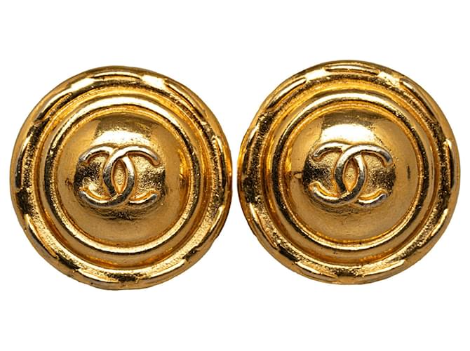 Boucles d'oreilles à clip CC en or Chanel Métal Plaqué or Doré  ref.1294274