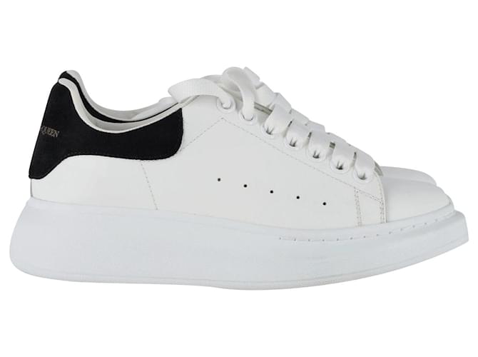 Sneakers oversize Alexander Mcqueen in pelle bianca Bianco  ref.1294547
