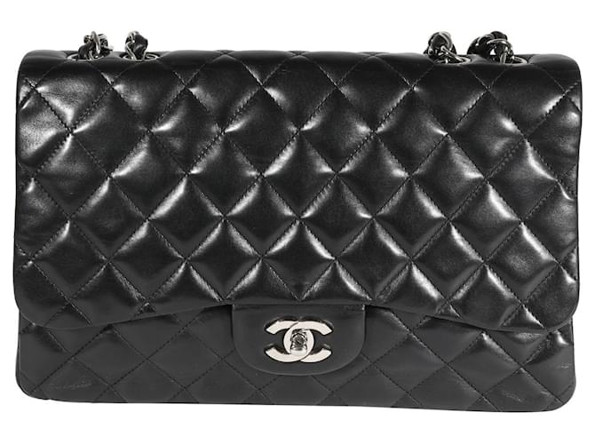Timeless Bolso clásico con solapa única Jumbo de piel de cordero acolchada negra de Chanel Negro Cuero  ref.1294604
