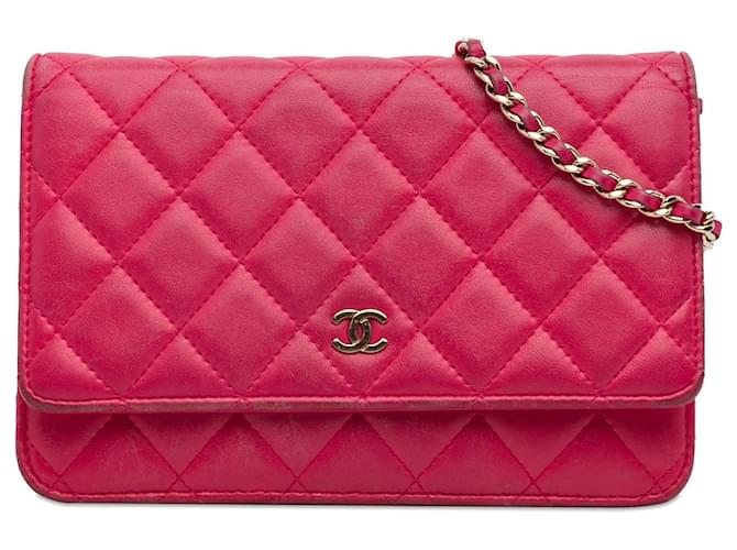 Wallet On Chain Cartera rosa Chanel clásica de piel de cordero con bolso bandolera con cadena Cuero  ref.1296146