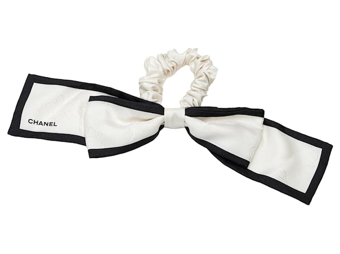 White Chanel Silk CC Bow Scrunchie  ref.1296158