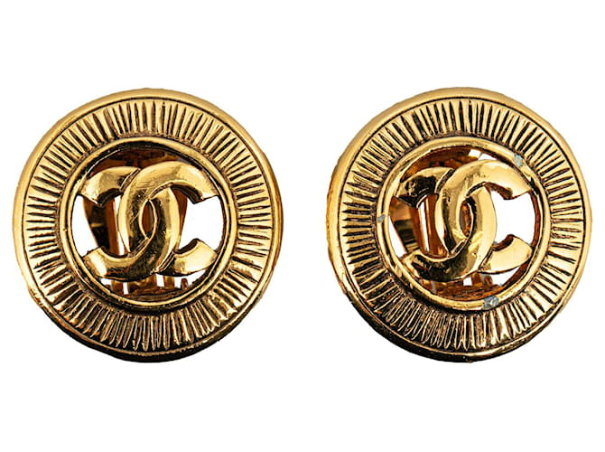 Gold Chanel CC Clip On Earrings Golden Gold-plated  ref.1296172