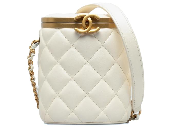 Bolsa pequena Chanel branca acolchoada em pele de cordeiro com coroa Branco Couro  ref.1296420