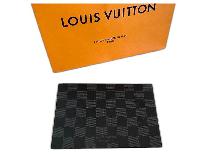Louis Vuitton Cadeaux VIP Noir Argenté Blanc