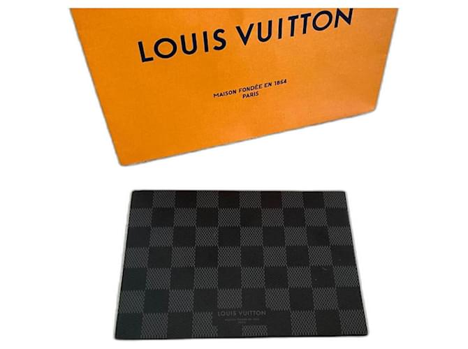 Louis Vuitton Presentes VIP Preto Prata Branco Sintético  ref.1296539