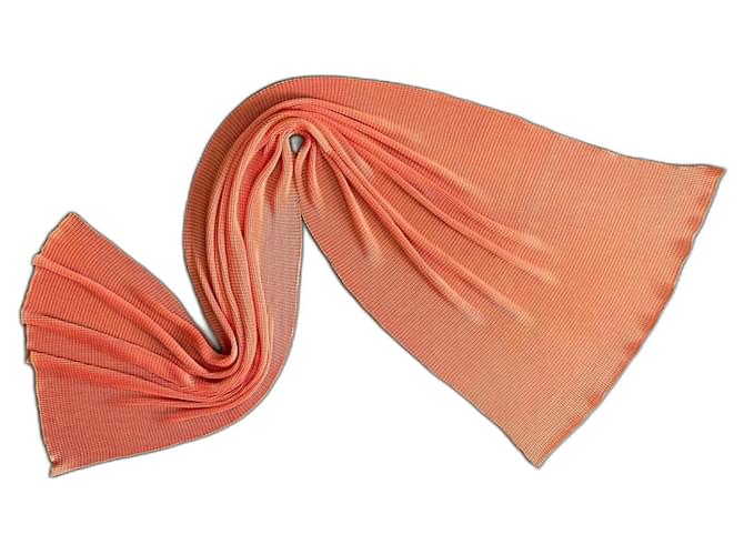 Großer warmer plissierter Vintage-Schal in Orange von Issey Miyake, 154 x 51 cm. Polyester  ref.1296714