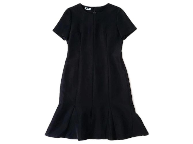 Schwarzes Minikleid von Moschino Cheap and Chic. 