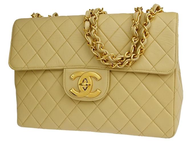 Timeless Chanel Jumbo Bege Couro  ref.1296990