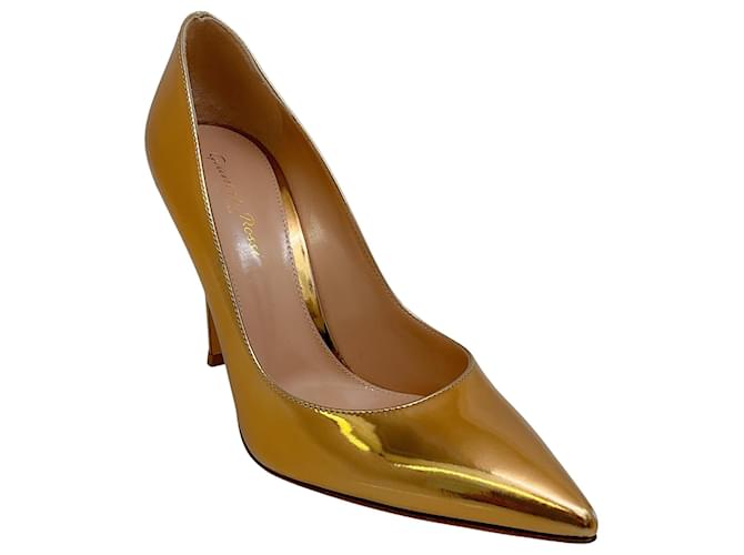 Autre Marque Zapatos de salón de cuero metalizado dorado de Gianvito Rossi  ref.1297054