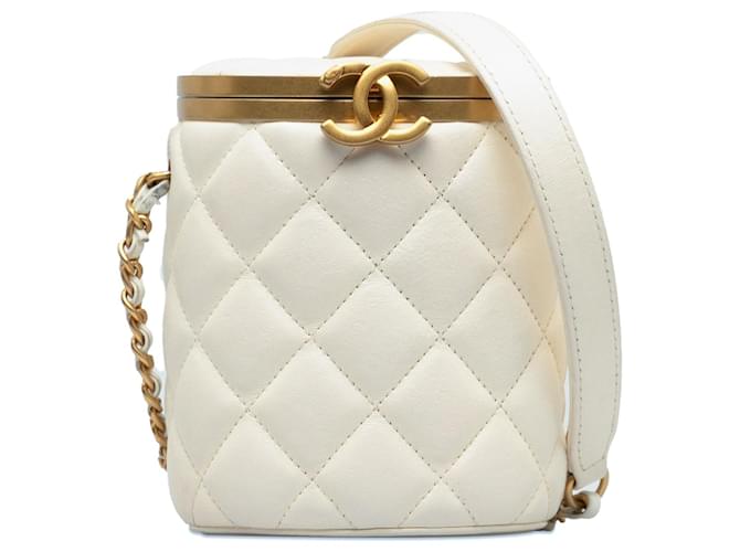 Bolsa pequena Chanel branca acolchoada em pele de cordeiro com coroa Branco Couro  ref.1297223