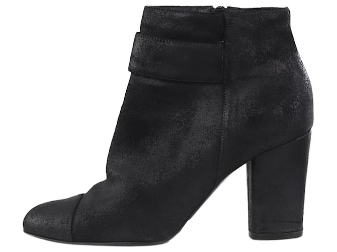 Chanel Schwarze High Heel-Stiefel mit CC-Charme - Größe EU 37.5 Leder  ref.1297403