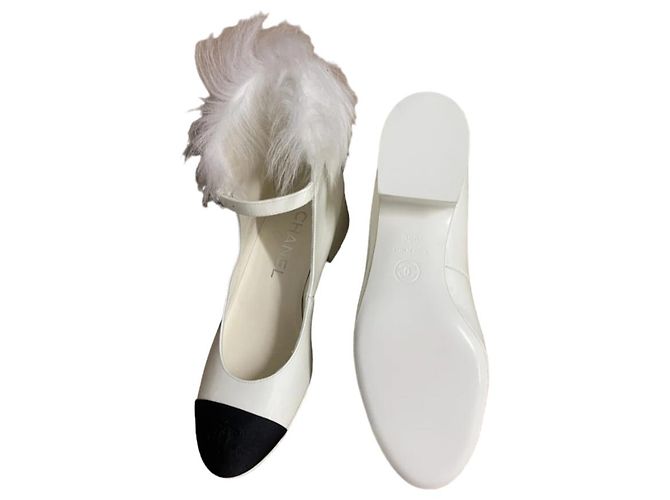 Chanel Pumps mit Blockabsatz Weiß Lackleder 37