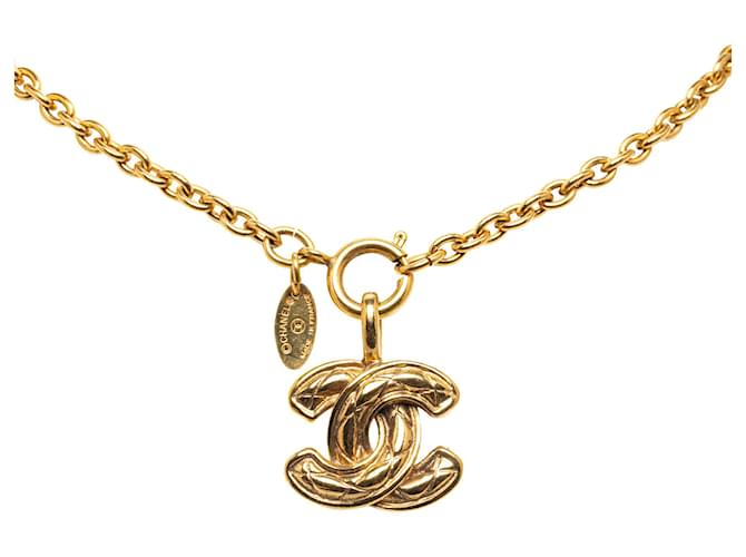 Chanel Gold CC Anhänger Halskette Golden Metall Vergoldet  ref.1298517