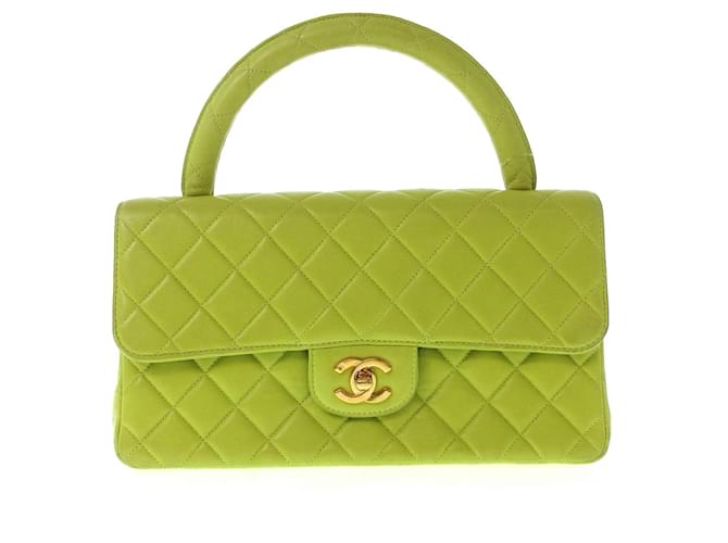 Chanel Bolsa com alça superior em pele de cordeiro verde Kelly Parent Verde claro Couro  ref.1298526