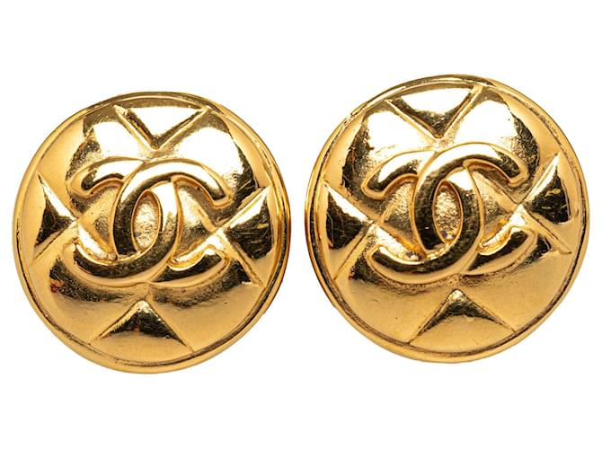 Chanel Gold CC Clip On Earrings Golden Metal Gold-plated  ref.1298540
