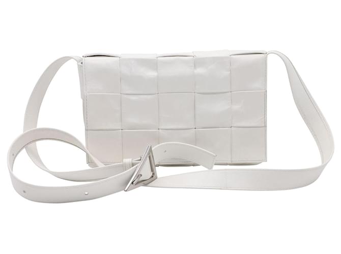 Bottega Veneta Cassette Bag en piel de becerro blanca Cuero Blanco  ref.1298602
