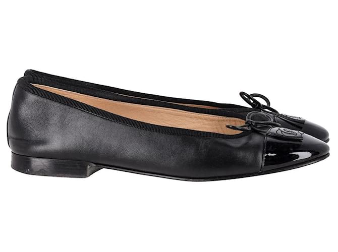 Timeless Chanel CC Cap Toe Bow Ballet Flats in Black Leather  ref.1298715