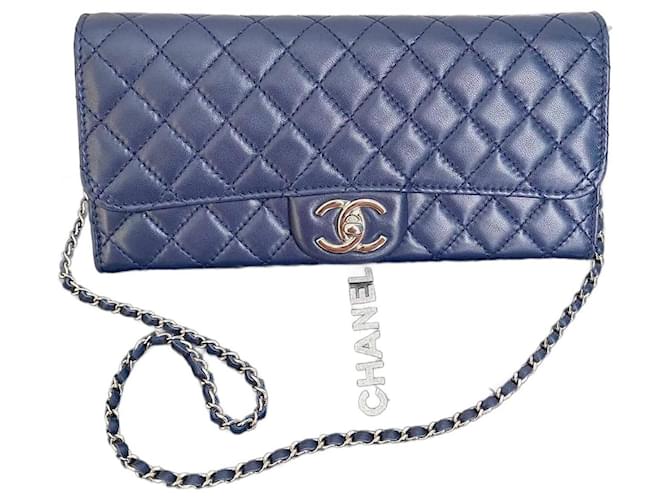Chanel Carteira clássica Azul Couro  ref.1298806